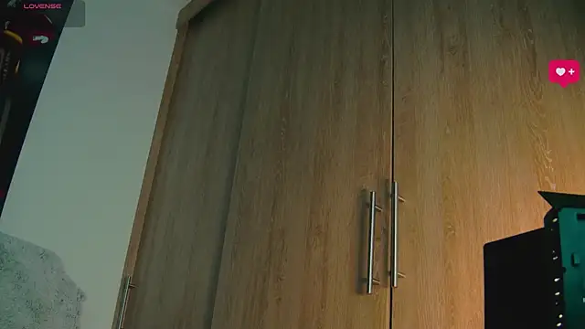 aidaadams online show from 10, 10, 2025