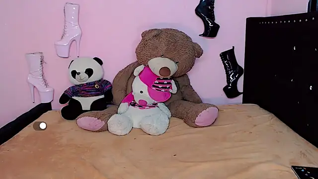 Snapshot of Ciinamonloren chatting on 6, 3, 2025 Ciinamonloren online show from 6, 3, 2025