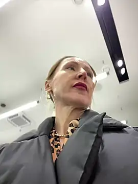 Snapshot of LauraDavis chatting on 15, 1, 2025 LauraDavis online show from 15, 1, 2025