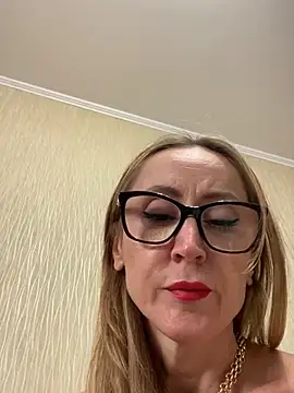 LauraDavis online show from 28, 7, 2026