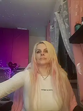 Snapshot of Angeldevilus chatting on 5, 1, 2025 Angeldevilus online show from 5, 1, 2025