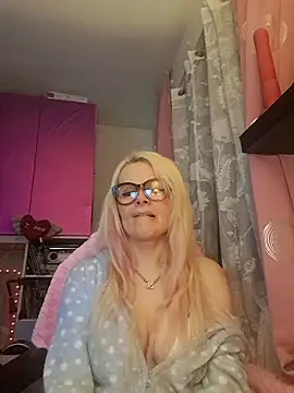 Snapshot of Angeldevilus chatting on 2, 2, 2025 Angeldevilus online show from 2, 2, 2025