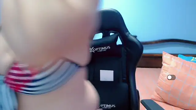 Snapshot of Lily_Benet1 chatting on 8, 11, 2025 Lily Benet1 online show from 8, 11, 2025