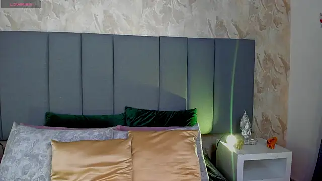 JulianaMiller online show from 5, 12, 2025