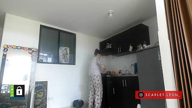 Scarletleon77 online show from 5, 12, 2025