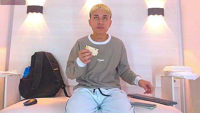 Snapshot of jeic_18 chatting on 10, 10, 2025 jeic 18 online show from 10, 10, 2025