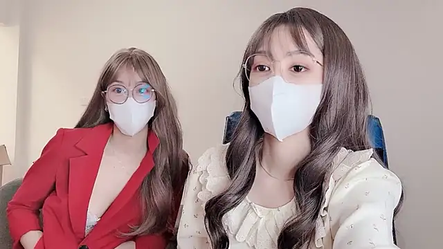 Mono-Stewardesss online show from 2, 1, 2025