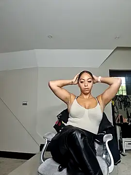 QueenTricks1 online show from 13, 10, 2025