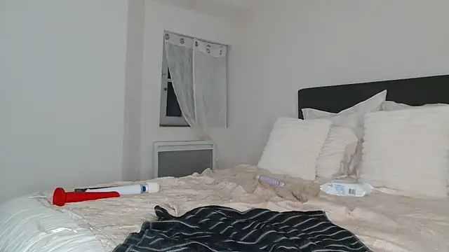 Pinpussyflower online show from 3, 2, 2025