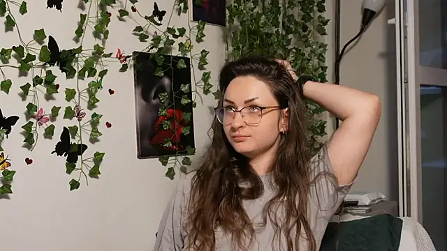 Snapshot of NaughtYHomemadE chatting on 12, 9, 2025 NaughtYHomemadE online show from 12, 9, 2025