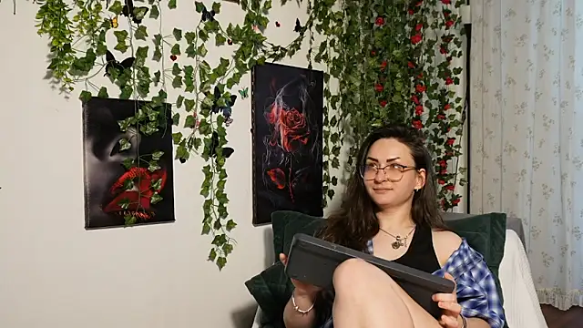 Snapshot of NaughtYHomemadE chatting on 21, 10, 2025 NaughtYHomemadE online show from 21, 10, 2025