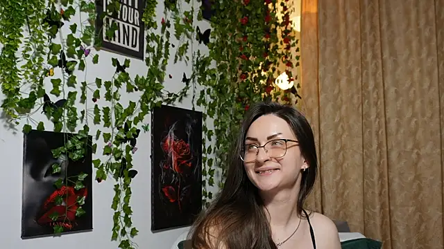 Snapshot of NaughtYHomemadE chatting on 24, 10, 2025 NaughtYHomemadE online show from 24, 10, 2025