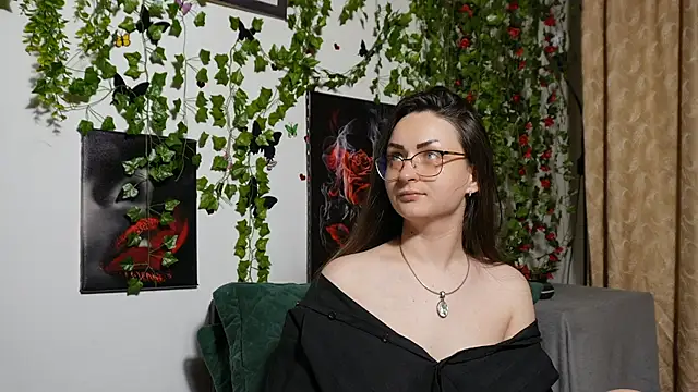 Snapshot of NaughtYHomemadE chatting on 5, 11, 2025 NaughtYHomemadE online show from 5, 11, 2025