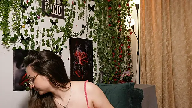 Snapshot of NaughtYHomemadE chatting on 8, 11, 2025 NaughtYHomemadE online show from 8, 11, 2025