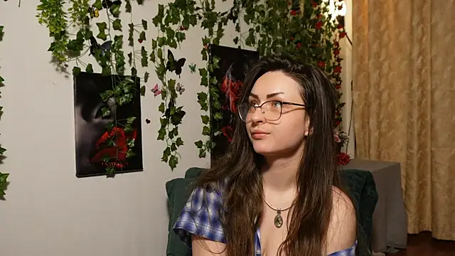 Snapshot of NaughtYHomemadE chatting on 12, 11, 2025 NaughtYHomemadE online show from 12, 11, 2025