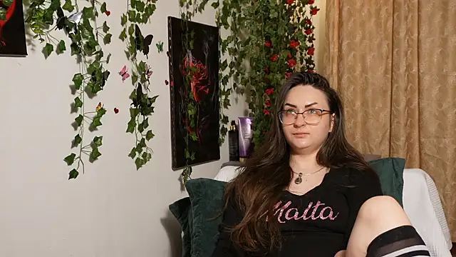 Snapshot of NaughtYHomemadE chatting on 1, 12, 2025 NaughtYHomemadE online show from 1, 12, 2025