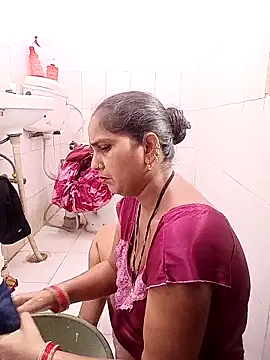 Snapshot of reemacouple007 chatting on 8, 3, 2026 reemacouple007 online show from 8, 3, 2026