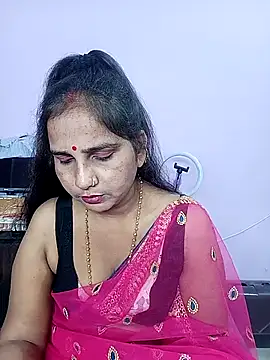 Snapshot of reemacouple007 chatting on 2, 4, 2026 reemacouple007 online show from 2, 4, 2026