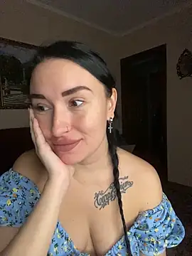 Snapshot of Roxana_Bell chatting on 4, 3, 2026 Roxana Bell online show from 4, 3, 2026