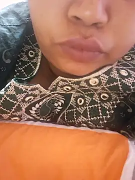 Snapshot of Ravina_patil1 chatting on 8, 10, 2025 Ravina patil1 online show from 8, 10, 2025