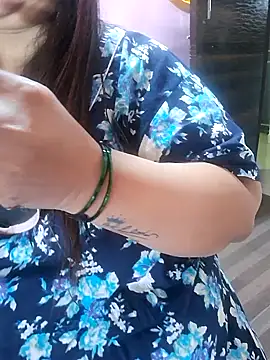 Snapshot of Ravina_patil1 chatting on 4, 7, 2026 Ravina patil1 online show from 4, 7, 2026