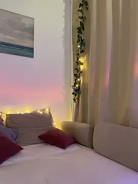 LunaRase online show from 11, 1, 2025