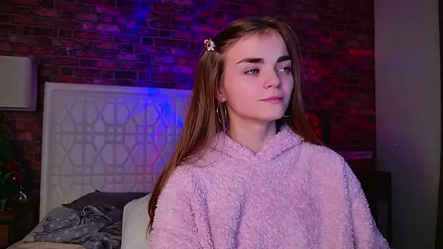 Snapshot of SophieSuvi chatting on 7, 12, 2024 SophieSuvi online show from 7, 12, 2024