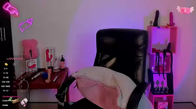 Snapshot of sara_goodgirl13 chatting on 2, 2, 2025 sara goodgirl13 online show from 2, 2, 2025