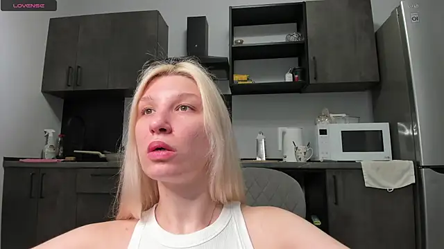 Snapshot of Linaa_Land chatting on 29, 7, 2026 Linaa Land online show from 29, 7, 2026