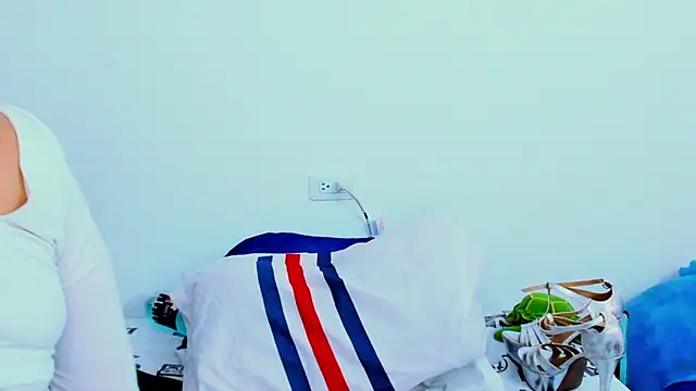 HorniestMilf online show from 1, 3, 2026