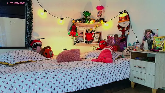 alisson zafiro  online show from 3, 12, 2025