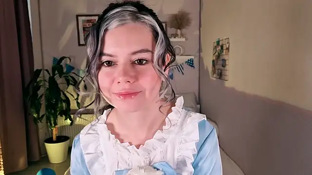 Snapshot of Lil_Amelie chatting on 4, 10, 2025 Lil Amelie online show from 4, 10, 2025