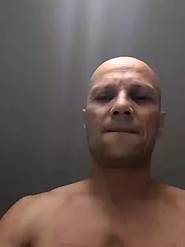 Snapshot of wedge75 chatting on 23, 10, 2025 wedge75 online show from 23, 10, 2025