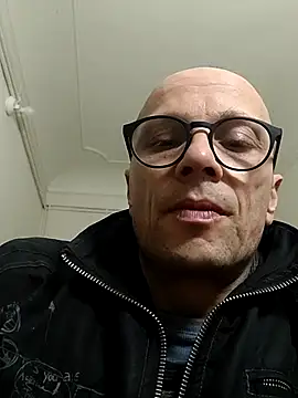 Snapshot of wedge75 chatting on 9, 11, 2025 wedge75 online show from 9, 11, 2025