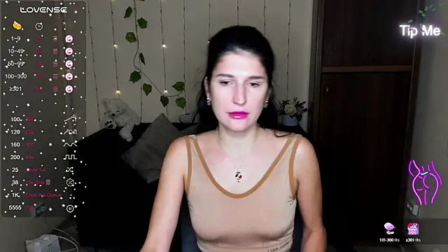 Snapshot of Alianna_Solo_Kisses chatting on 28, 1, 2025 Alianna Solo Kisses online show from 28, 1, 2025