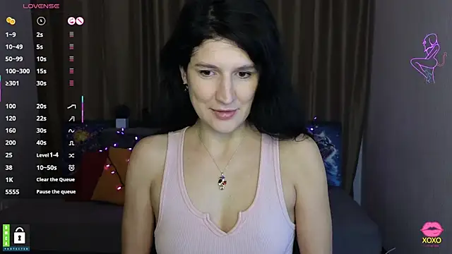 Snapshot of Alianna_Solo_Kisses chatting on 6, 3, 2025 Alianna Solo Kisses online show from 6, 3, 2025