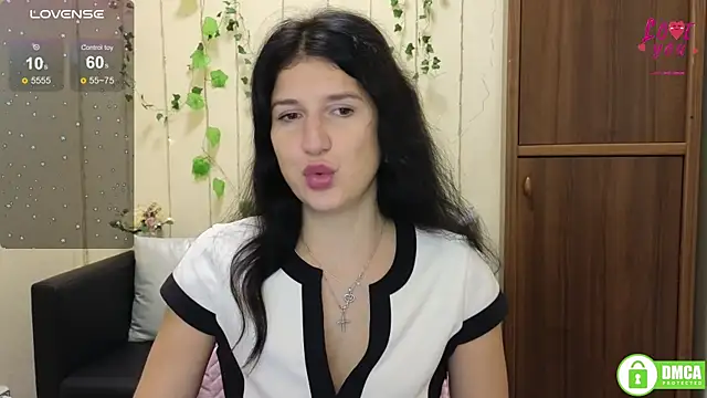 Snapshot of Alianna_Solo_Kisses chatting on 25, 10, 2025 Alianna Solo Kisses online show from 25, 10, 2025