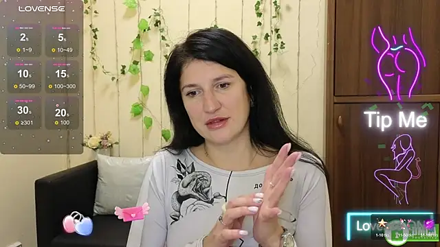 Snapshot of Alianna_Solo_Kisses chatting on 3, 11, 2025 Alianna Solo Kisses online show from 3, 11, 2025