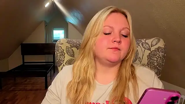 Snapshot of PhatAssBlond chatting on 16, 5, 2026 PhatAssBlond online show from 16, 5, 2026