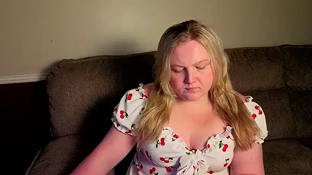 Snapshot of PhatAssBlond chatting on 28, 7, 2026 PhatAssBlond online show from 28, 7, 2026