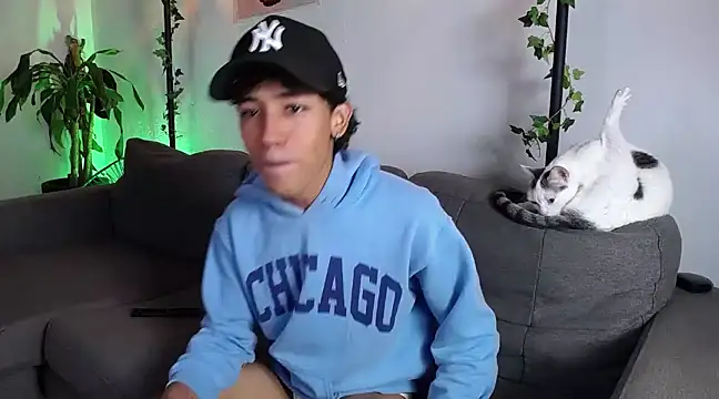 Ostin18hot online show from 13, 12, 2024