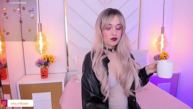 Flor delunaa online show from 27, 10, 2025