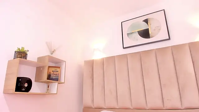 Anniie Queen online show from 12, 2, 2025