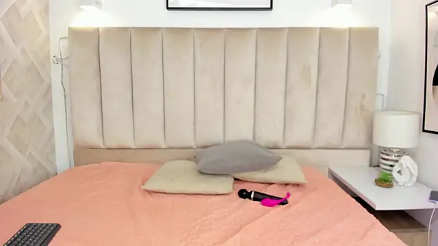 Anniie Queen online show from 7, 11, 2025