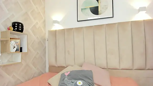 Anniie Queen online show from 7, 4, 2026