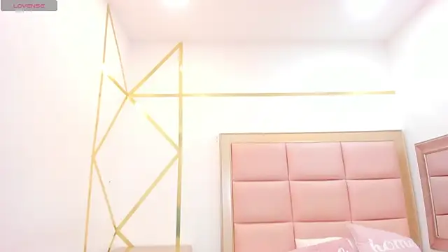 Snapshot of Mady-Edwards chatting on 25, 12, 2024 Mady-Edwards online show from 25, 12, 2024