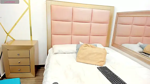 Snapshot of Mady-Edwards chatting on 28, 1, 2025 Mady-Edwards online show from 28, 1, 2025