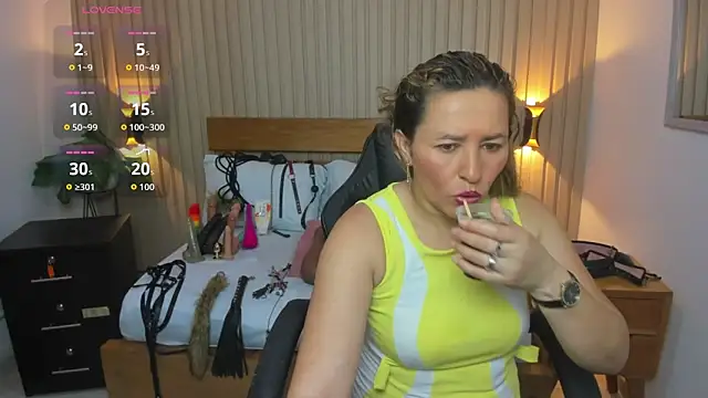 luciana ballesteros  online show from 20, 12, 2025