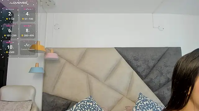 Snapshot of FaloonRoussel chatting on 20, 10, 2025 FaloonRoussel online show from 20, 10, 2025