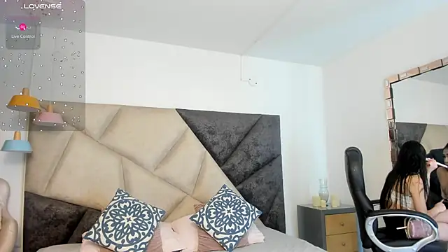 Snapshot of FaloonRoussel chatting on 23, 10, 2025 FaloonRoussel online show from 23, 10, 2025